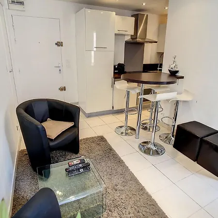 Апартаменты 1 Bedroom Notre Dame 2 Mins From The Croisette And The Palais 225 *