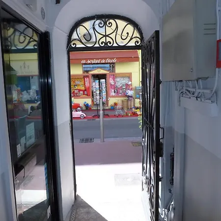 1 Bedroom Notre Dame 2 Mins From The Croisette And The Palais 225 Апартаменты *