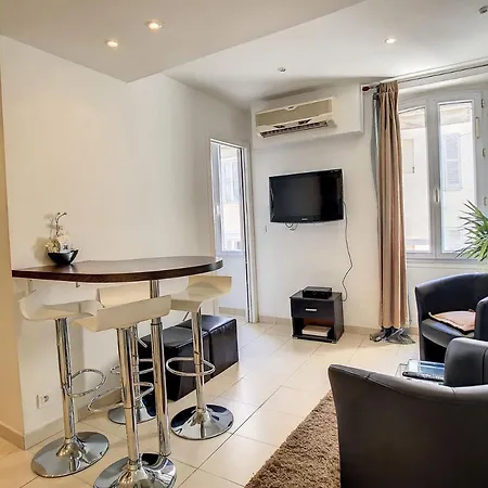 1 Bedroom Notre Dame Lägenhet